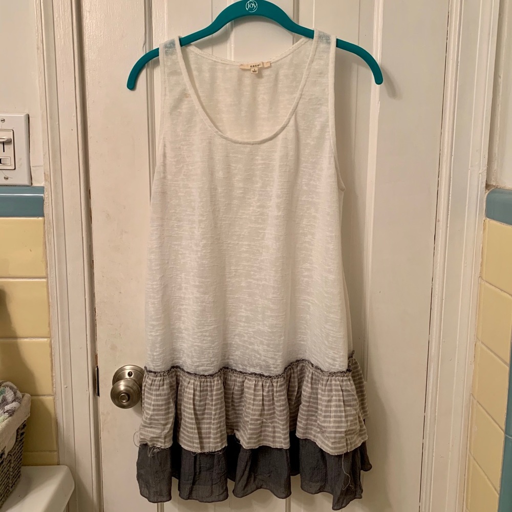 easel White Tank with Gray Layering
